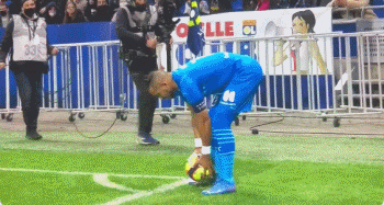 希勒最新一轮英超预测：切尔西负维拉，曼联纽卡平局（希勒英超新一轮预测：切尔西不敌维拉，曼联与纽卡战平）