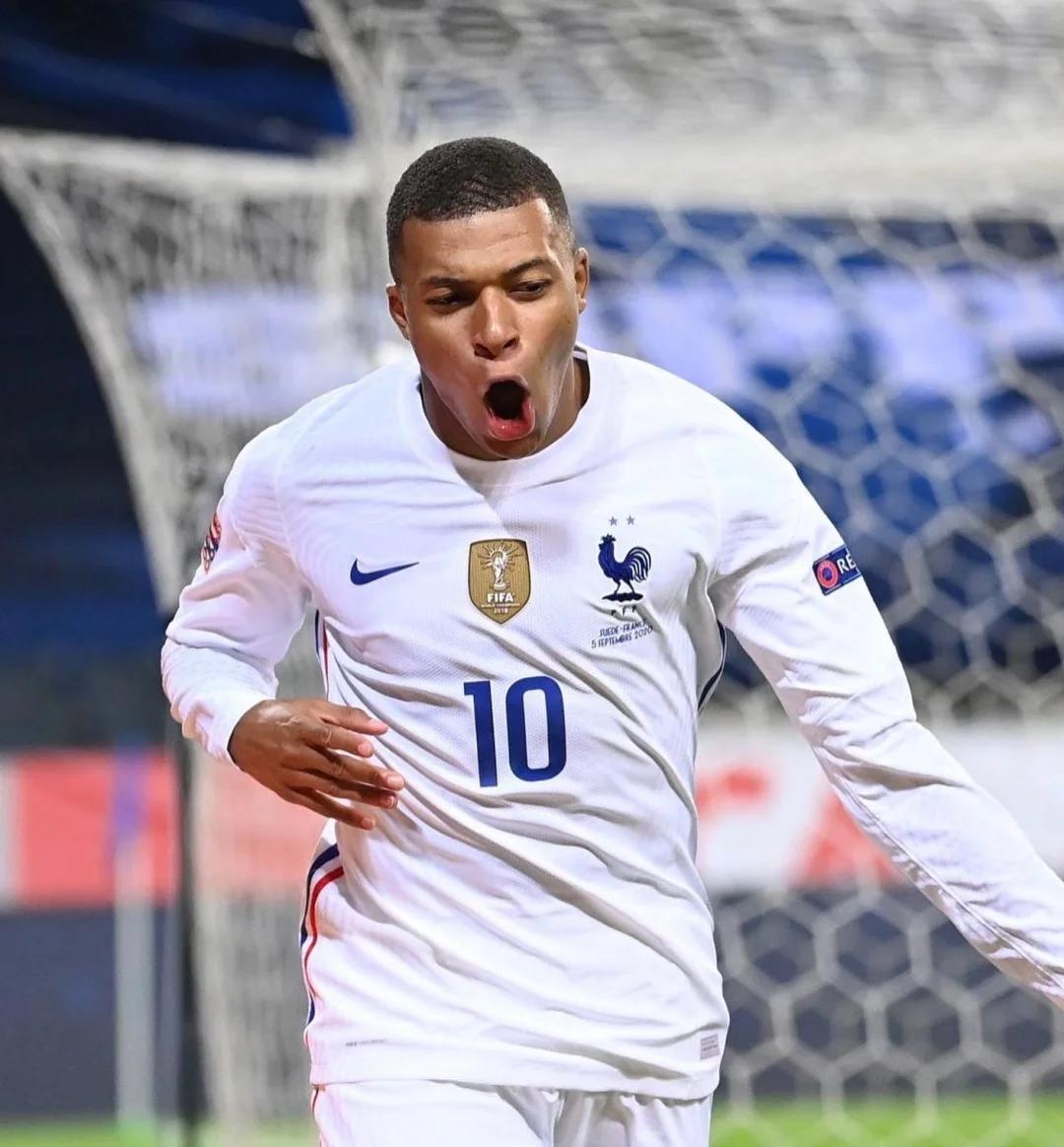 4-0，19岁德国新星精确制导，率队完胜不莱梅，逼近德甲前四（19岁德国新星导演4-0大胜不莱梅，德甲前四近在咫尺）