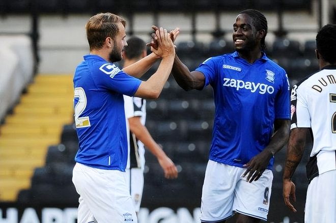 “陈泽杯”冠军昨晚激烈角逐 选手bbFps成功夺冠 获110万元奖金 一战成名 赛后妈妈也包饺子为他祝贺（陈泽杯决赛鏖战落幕，bbFps加冕冠军揽获110万元奖金，一战成名，母亲赛后包饺子庆祝）