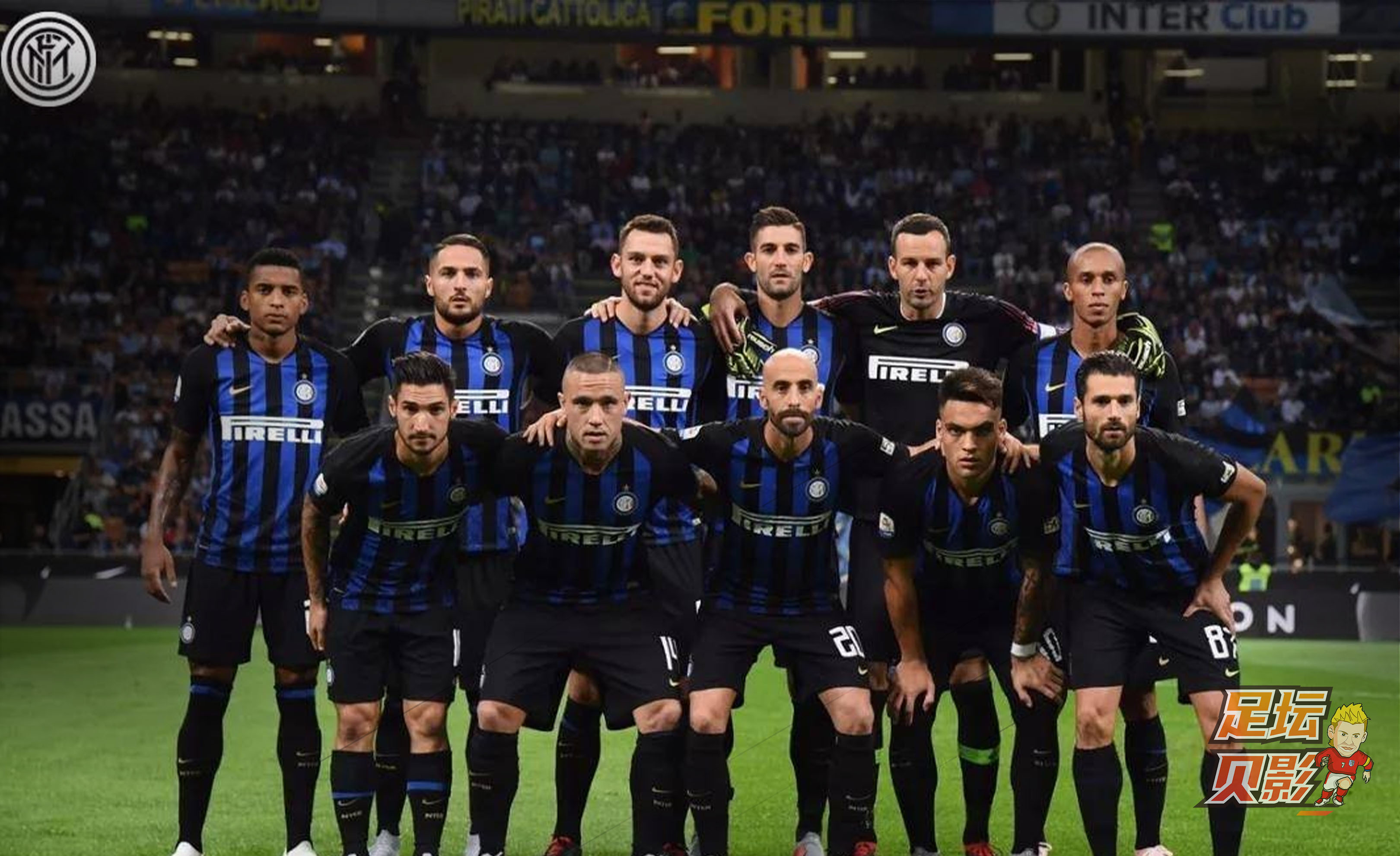 维尼修斯和阿森纳U16球员合影，2米法国门将抢镜（维尼修斯与阿森纳U16合影，2米法国门将抢尽风头）