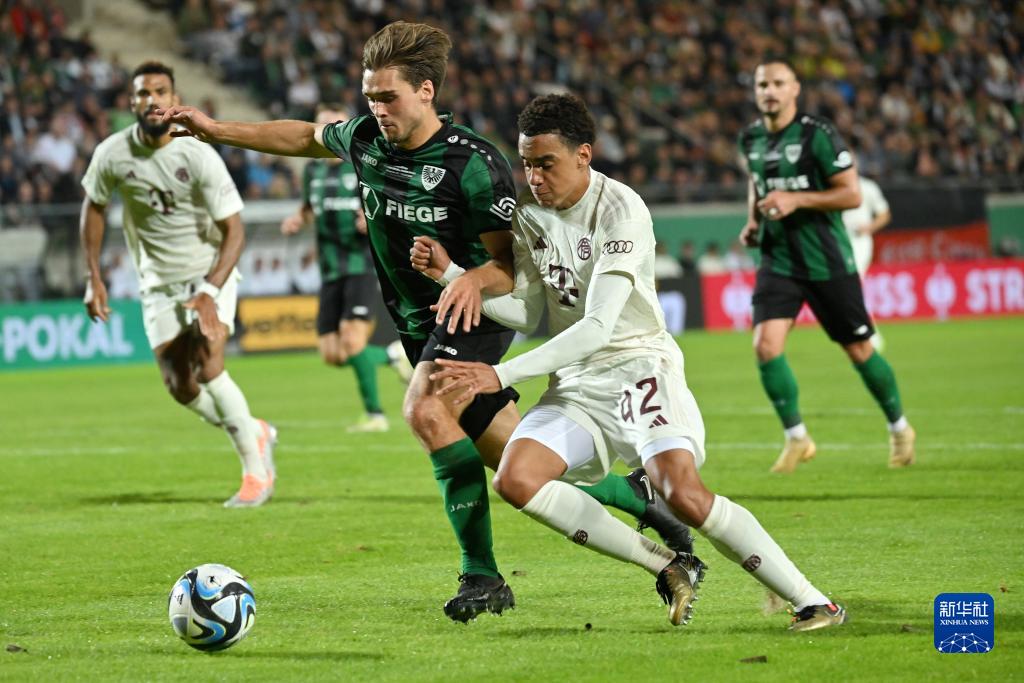 拜仁官方：于帕梅卡诺未进入本轮名单，是因为负荷管理轮休