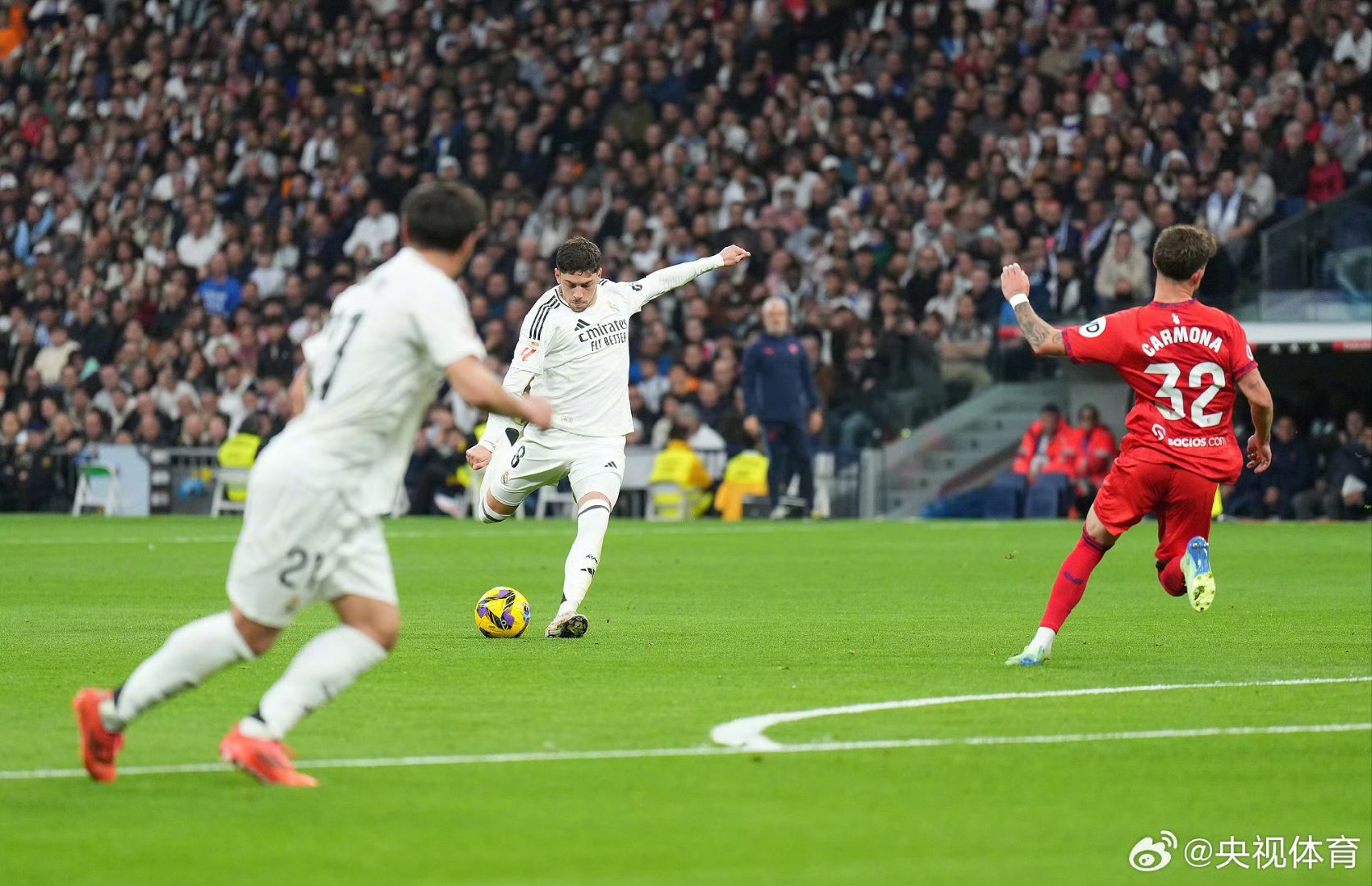 连续颠球超50个小时，巴西男子打破自己保持的吉尼斯世界纪录（巴西男子连续颠球逾50小时，刷新自己保持的吉尼斯世界纪录）