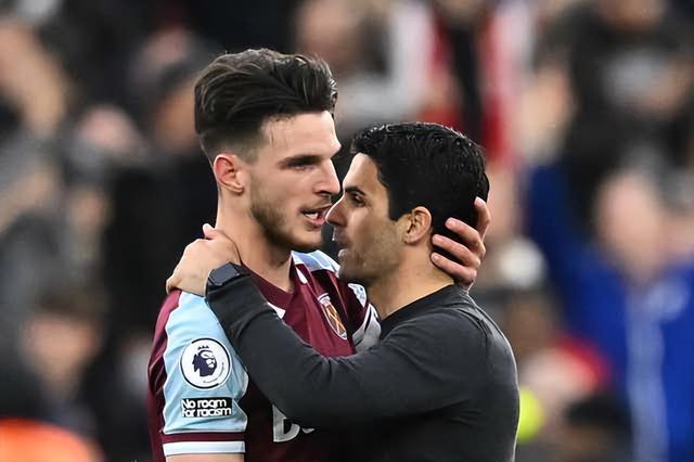 图片报：瓜帅对埃切韦里的情况不满，球员冬窗可能被租回河床（图片报：瓜迪奥拉不满埃切韦里现状，冬窗或将租借其回河床）