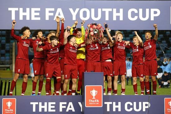 弗赖堡4-0大胜美因茨，奥斯特哈格、曼赞比建功（弗赖堡4-0完胜美因茨，奥斯特哈格与曼赞比相继破门）