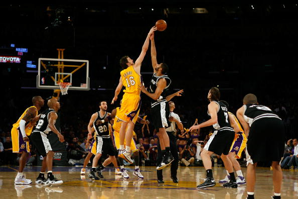 当选中超最佳教练，拉莫斯：这是我们集体奉献的成果（荣膺中超最佳教练，拉莫斯：荣耀属于团队）