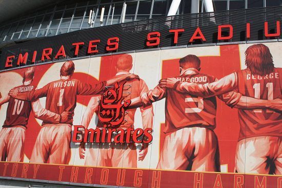 斯洛特执教利物浦遭遇挑战，进攻防守问题突出，萨拉赫争议，压力倍增。（斯洛特在利物浦帅位承压：攻防失衡、萨拉赫风波、重压陡增）