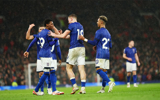 西甲半场：纳瓦罗、N.威廉姆斯建功，毕尔巴鄂2-0莱万特（西甲半场战报：纳瓦罗与N.威廉姆斯破门，毕尔巴鄂暂2-0领先莱万特）