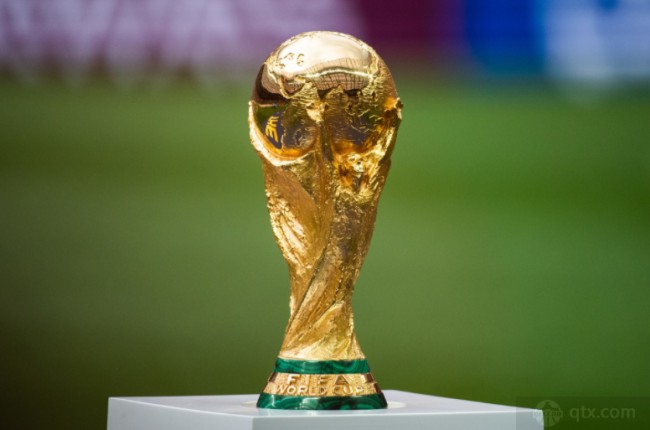 半场：拜仁1-1圣保利，格雷罗扳平，卡尔中柱，洪通吉破门+伤退（半场战报：拜仁1-1圣保利，洪通吉先破门后伤退，格雷罗扳平，卡尔中柱）